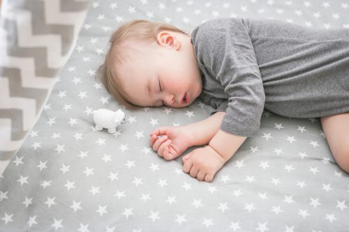 علت بی خوابی در نوزاد